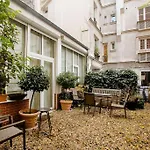 Quiet Apartment, Lively Area,next To Eiffel Tower. *