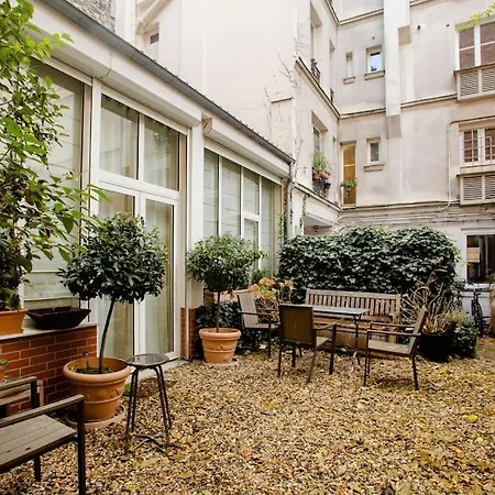 Quiet Apartment, Lively Area,next To Eiffel Tower. *