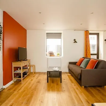 Quiet Apartment, Lively Area,next To Eiffel Tower. Apartment *