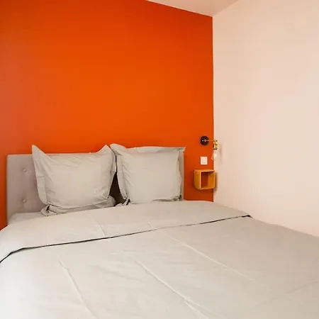 Quiet Apartment, Lively Area,next To Eiffel Tower. *