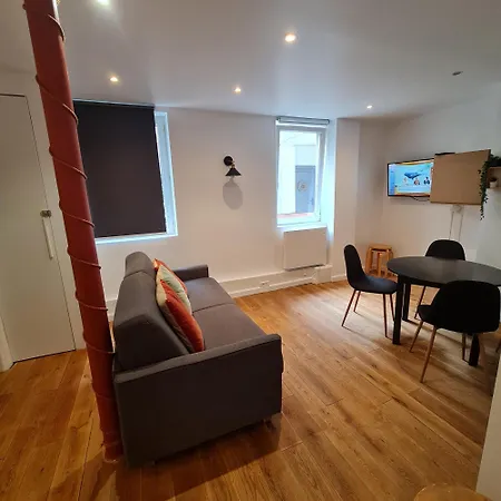 Quiet Apartment, Lively Area,next To Eiffel Tower. Διαμέρισμα