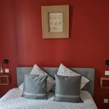 Quiet Apartment, Lively Area,next To Eiffel Tower. * Παρίσι