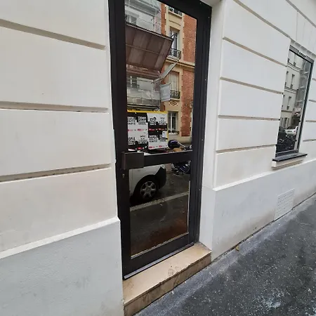 Quiet Apartment, Lively Area,next To Eiffel Tower. Apartment