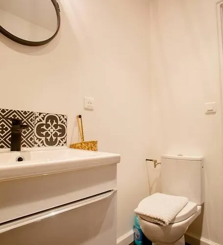 Quiet Apartment, Lively Area,next To Eiffel Tower. Apartman