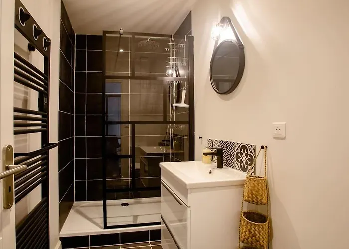 Quiet Apartment, Lively Area,next To Eiffel Tower. Apartman *