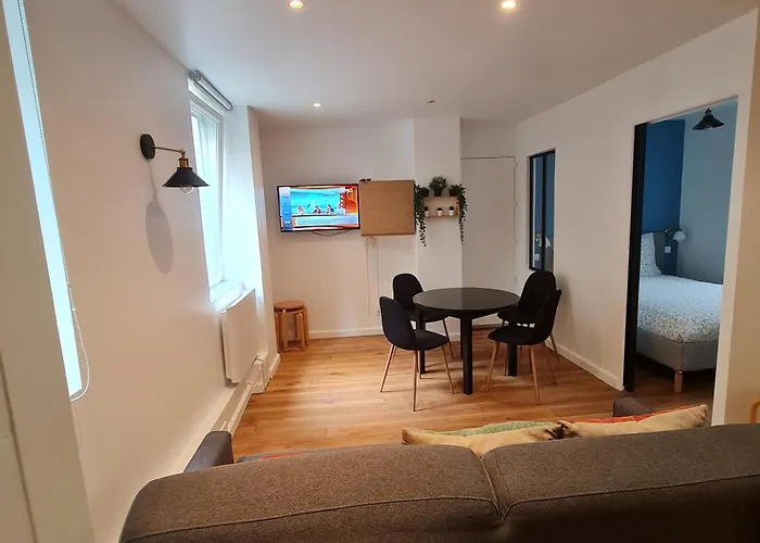 Apartman Quiet Apartment, Lively Area,next To Eiffel Tower. *