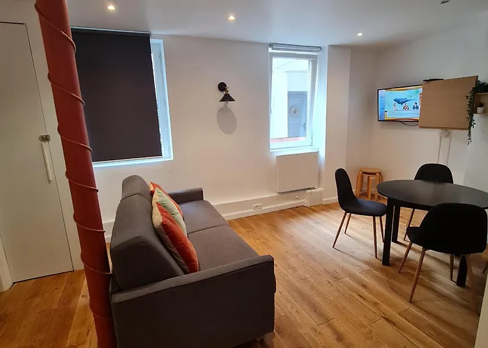 Quiet Apartment, Lively Area,next To Eiffel Tower. Apartman