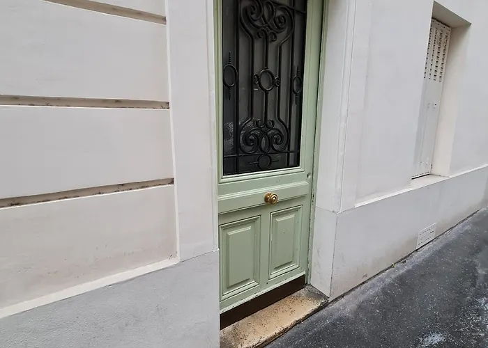 Quiet Apartment, Lively Area,next To Eiffel Tower. Apartman Párizs