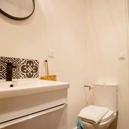 Quiet Apartment, Lively Area,next To Eiffel Tower. Lägenhet